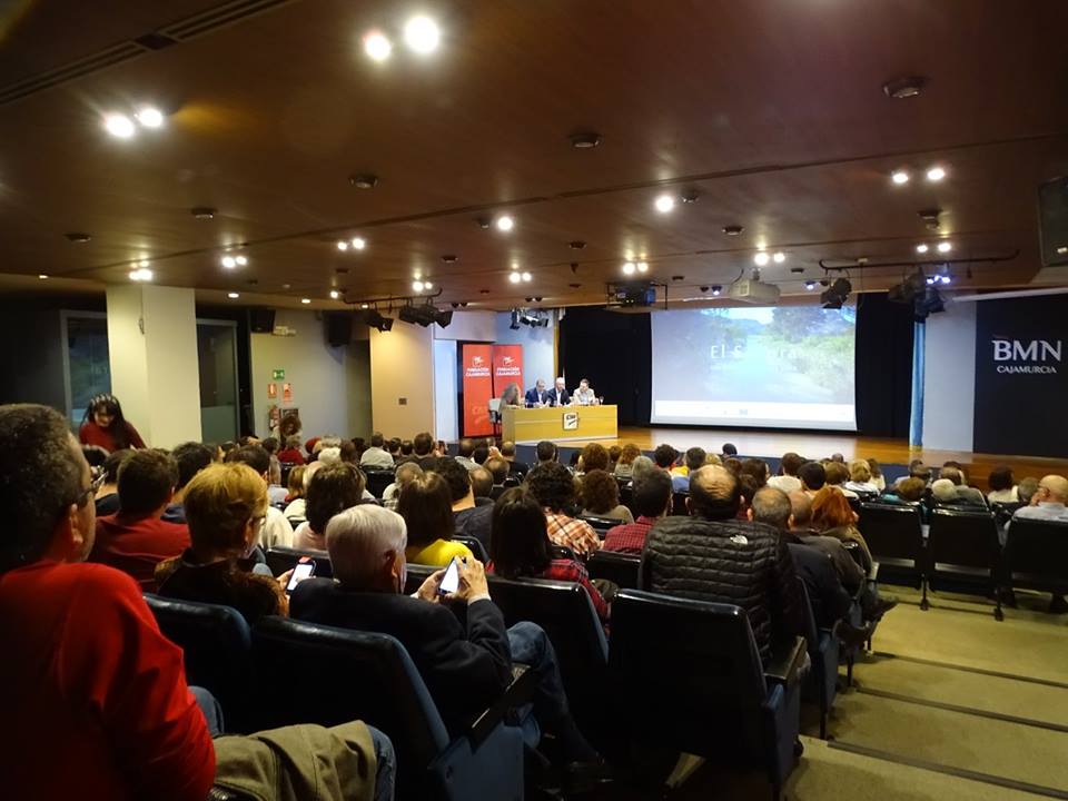 Ver la imagen en tamaño real. Lleno total en la presentación del documental