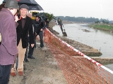 Ver imagen a tamaño original: La CHS draga la desembocadura del río en San Fulgencio y Guardamar