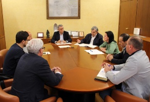 El presidente de la CHS mantiene una reunión con la alcaldesa de Yecla 