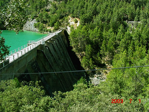 Vista de la presa desde aguas abajo