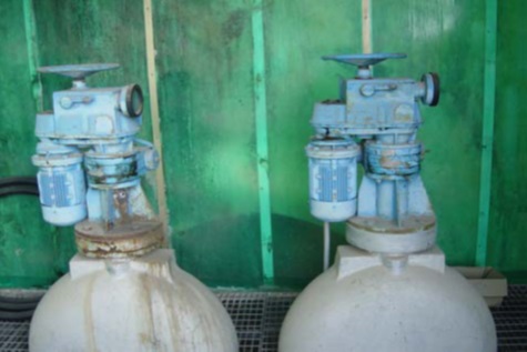 Válvulas de compuertas en el interior de la cámara de válvulas de la toma intermedia de agua