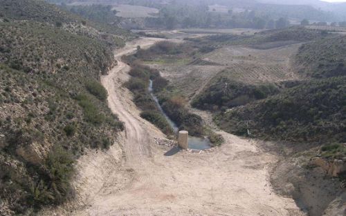 Cauce aguas arriba de la presa