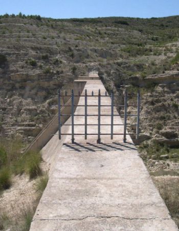 Coronación de presa. Vista desde estribo izquierdo