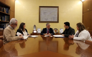 El presidente de la CHS mantiene una reunión con el alcalde de San Javier. 