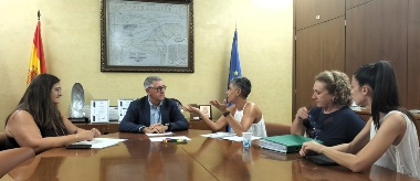 La CHS mantiene una reunión de trabajo con la alcaldesa de Beniel y representantes de 
