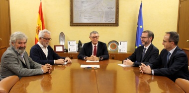 La CHS y Repsol refuerzan su coordinación institucional en una reunión de trabajo 