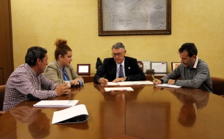 El presidente de la Confederación Hidrográfica del Segura recibe a la alcaldesa de Bo 