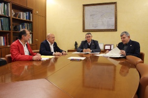 El presidente de la CHS mantiene una reunión de trabajo con el alcalde de Cieza 
