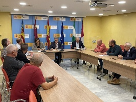 El presidente de la CHS se reúne con representantes de la comunidad de regantes de Le 