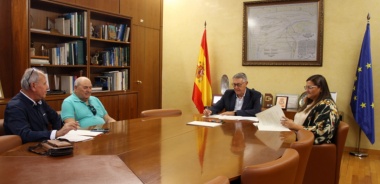 El presidente de la CHS se reúne con representantes de la asociación de vecinos de Ba 